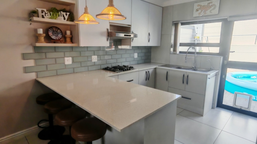 3 Bedroom Property for Sale in Hartenbos Heuwels Western Cape